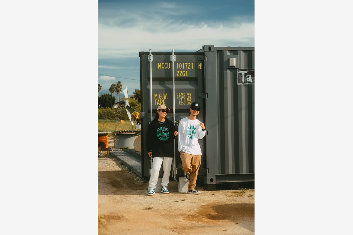 神﨑亮太が撮影した写真のアルバム「芥屋」