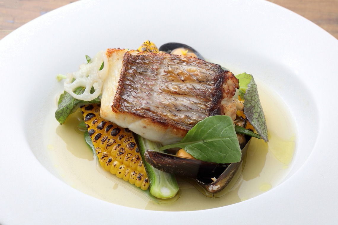 森安　照が撮影した写真のアルバム「レストラン・メニュー」