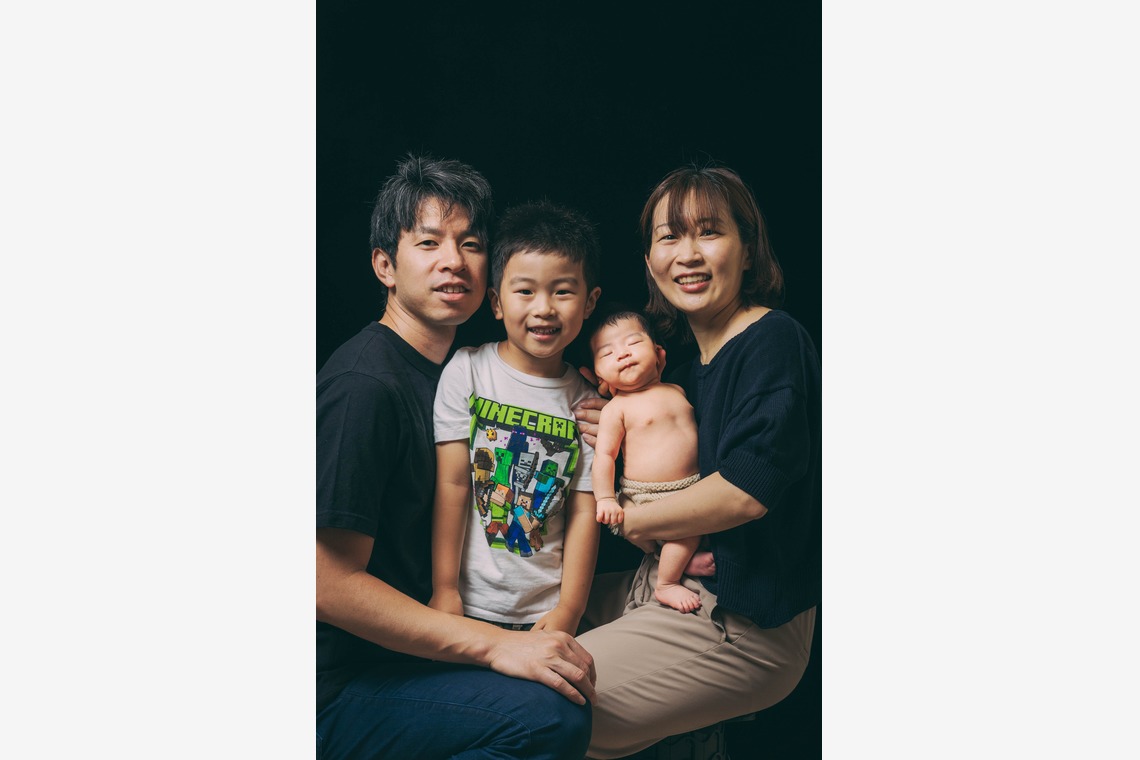 松井シンジが撮影した「ニューボーンフォト」の写真