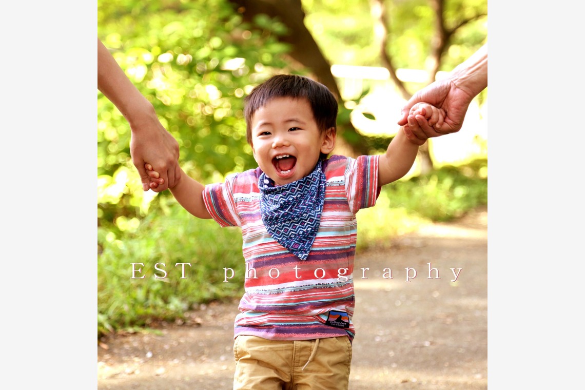 EST photographyが出張撮影した家族写真(キッズ,ベビーフォト)などが写った「フォトギャラリー」の家族写真