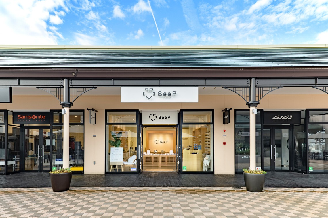 有限会社　澤田スタジオが撮影した「店舗撮影　メガネ」の写真