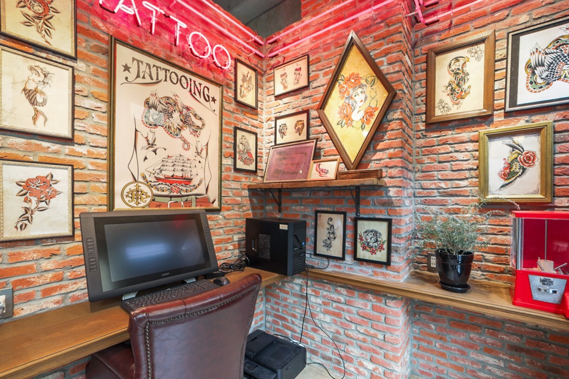 山内　信弥が撮影した「ブリティッシュパブ、タトゥースタジオ」の写真