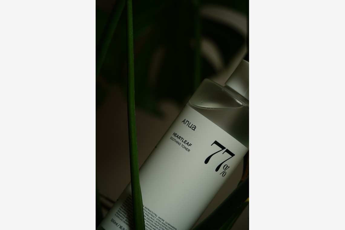 日下翔太郎が撮影した写真のアルバム「屋内でのスキンケア商品の撮影」