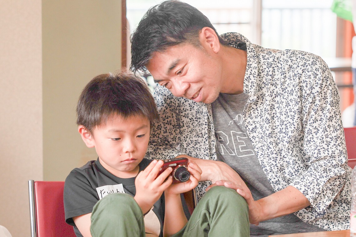 ちずカメラが撮影した「写真家　橘田龍馬さんの子供写真教室の様子」の写真