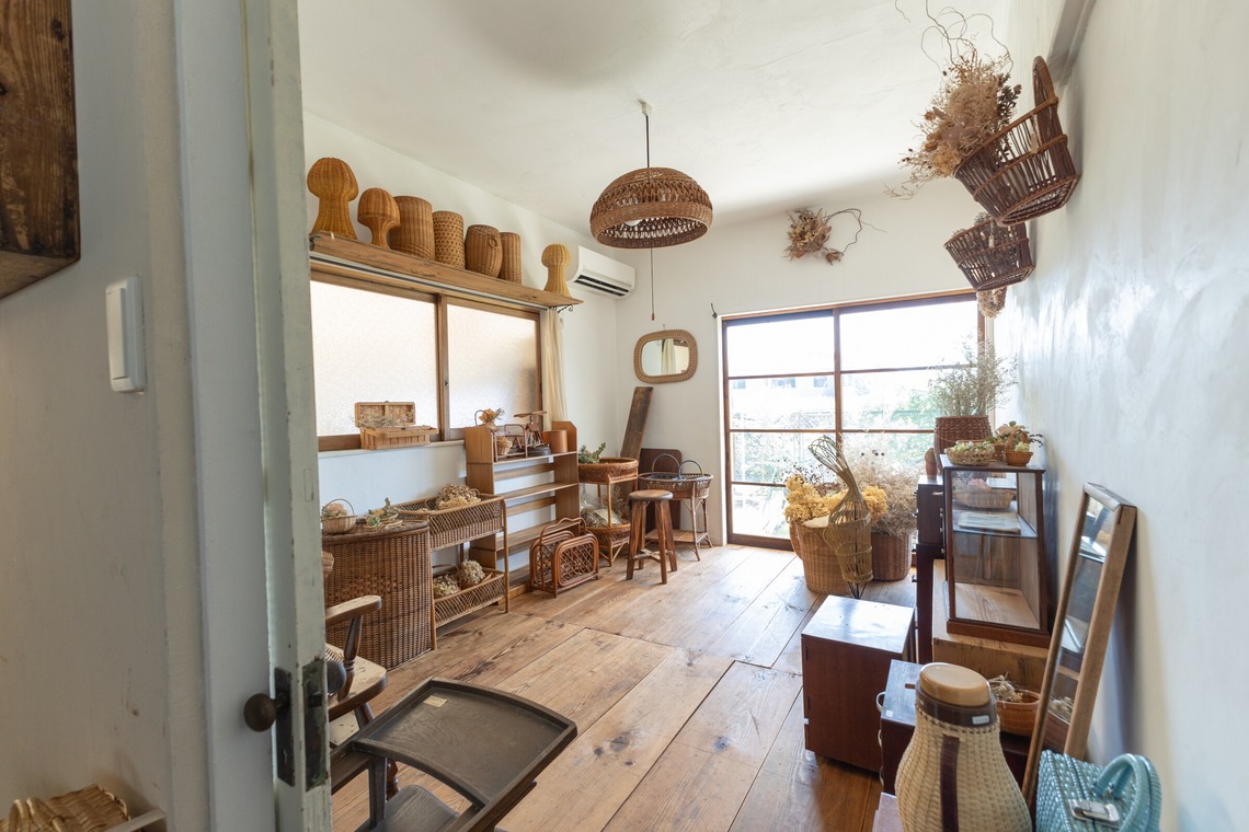 ミヤタカズコが撮影した「アンティークショップ店舗写真」の写真