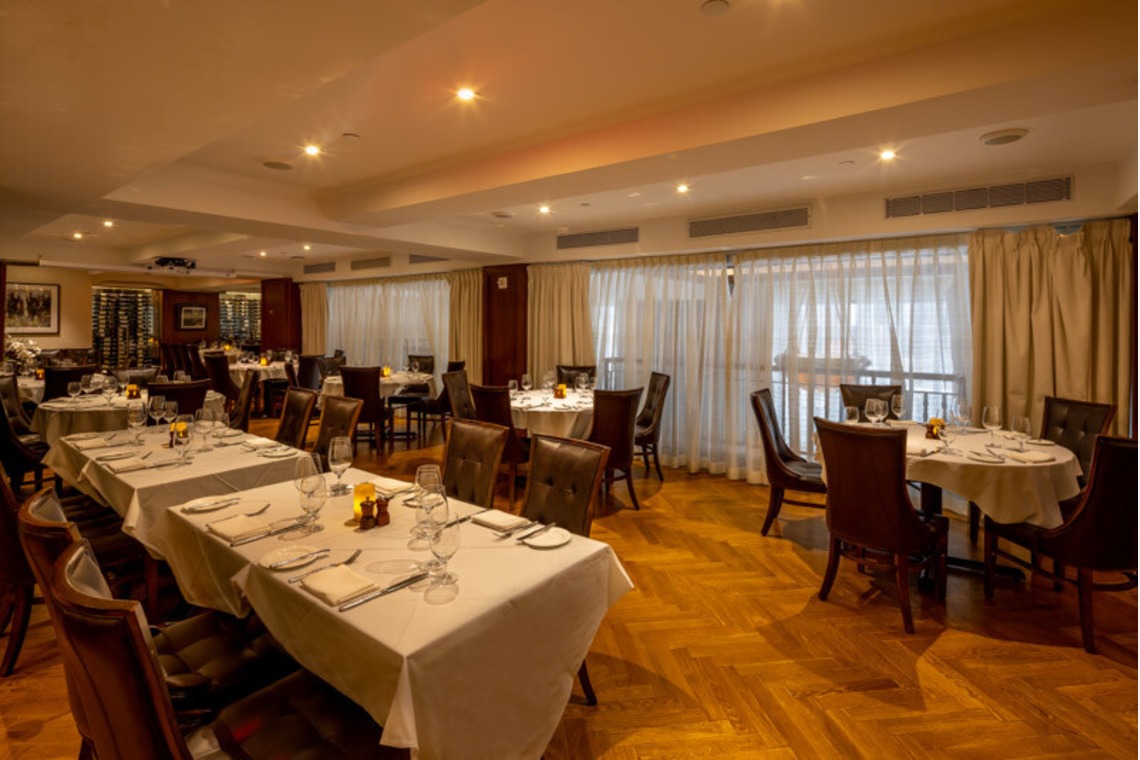 富岡敦が撮影した「ニューヨーク　ステーキハウス撮影」の写真