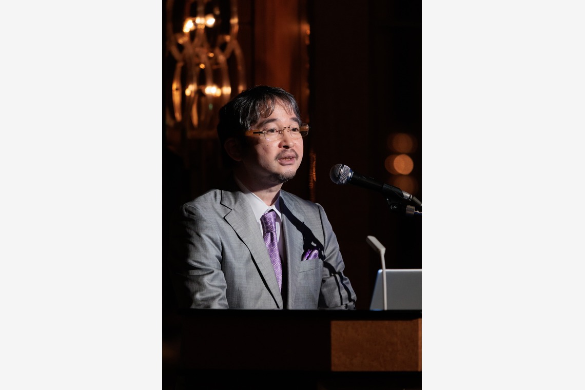 イトウ　ノブミチが撮影した「周年パーティと100人集合写真」の写真