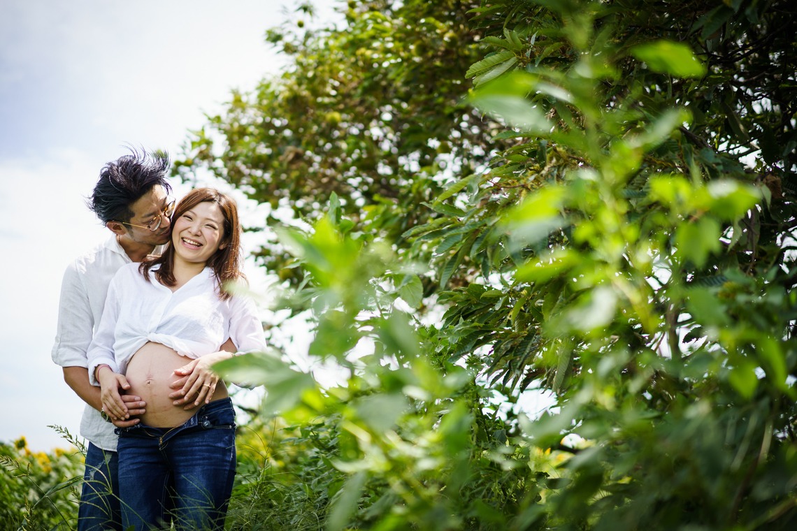 アトリエ　エピカ/清水　一哉が出張撮影した家族写真(キッズ,ベビーフォト)などが写った「ひまわり畑　マタニティ」の家族写真