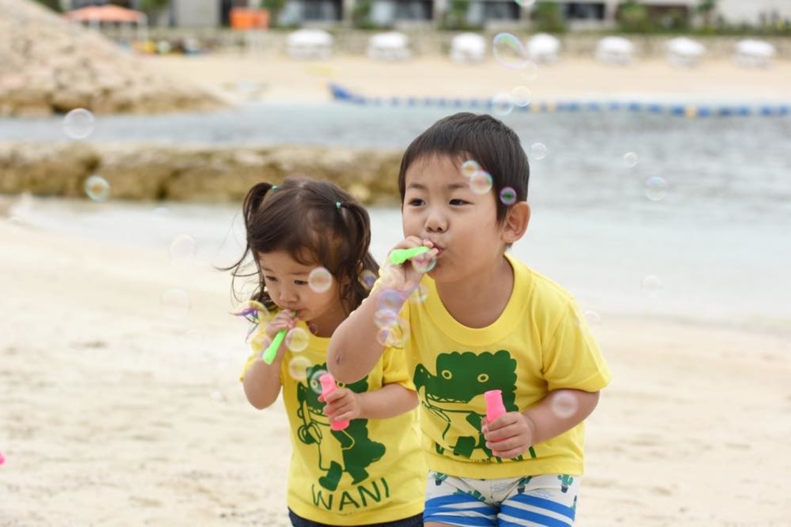 Avenir（山宮 敏明）が撮影した「ホテルで家族写真」の写真