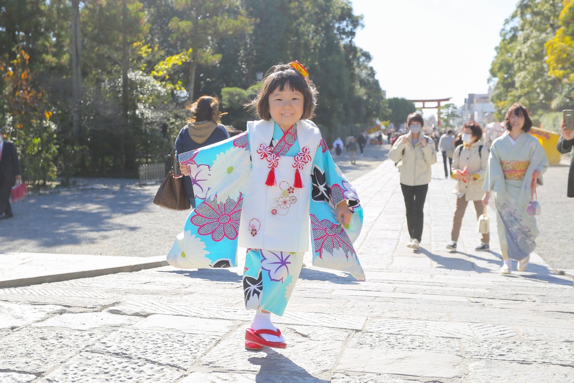 出張撮影　FotoMatograph　間藤　恒が出張撮影した家族写真(キッズ,ベビーフォト)などが写った「21.11.12　鶴岡八幡宮　椋梨様」の家族写真