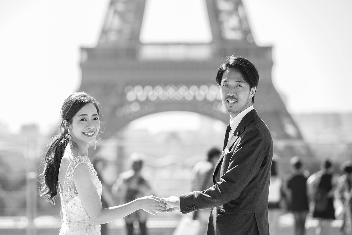 Photo of Photowedding in Paris (at Eiffel tower & Bir-Hakeim Bridge) taken by Petite Nao Photography
