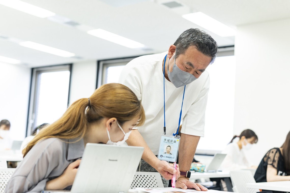 丹野雄二が撮影した「大学入学案内」の写真