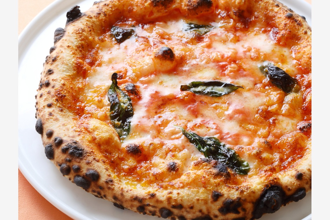 森安　照が撮影した写真のアルバム「ステーキ・シーフード・サラダ」