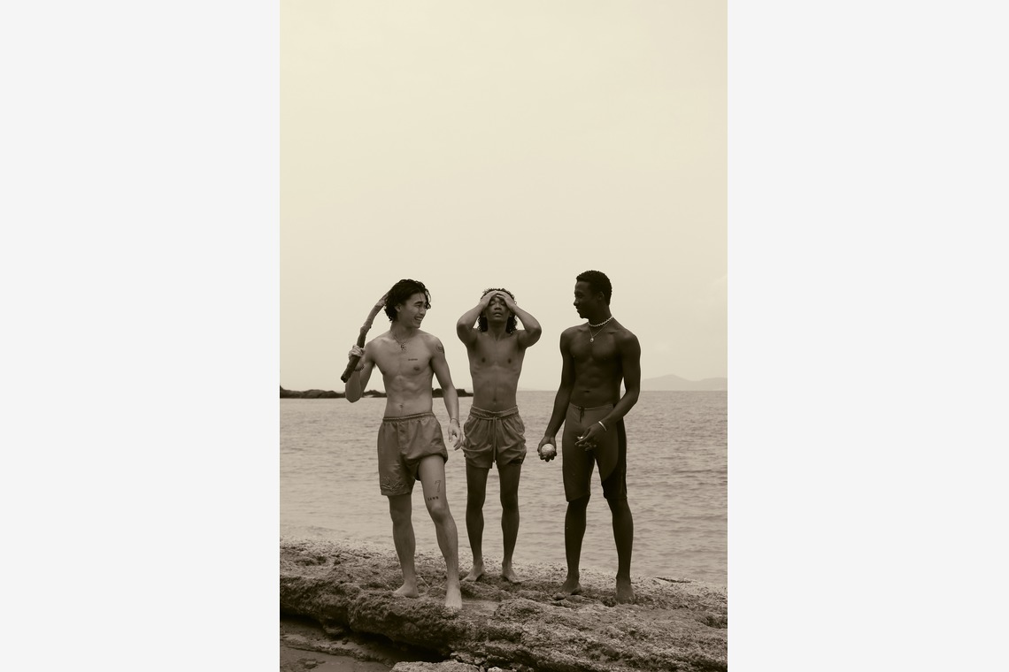 エレーナが撮影した写真のアルバム「信憑性＆真実」