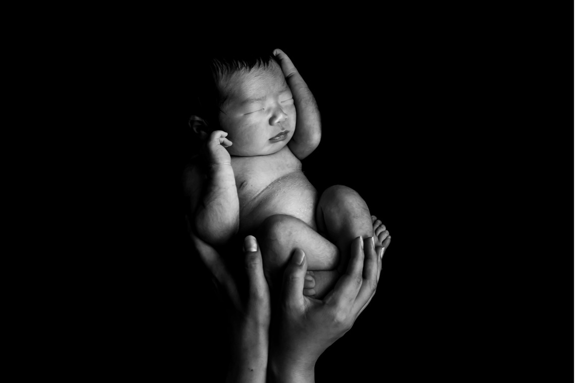 サキヤマ リエが撮影した「グレー系・ゾウのぬいぐるみ・男の子のニューボーンフォト」の写真