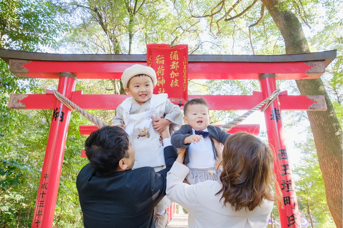 高夏写真店が出張撮影した家族写真(キッズ,ベビーフォト)などが写った「七五三の撮影」の家族写真