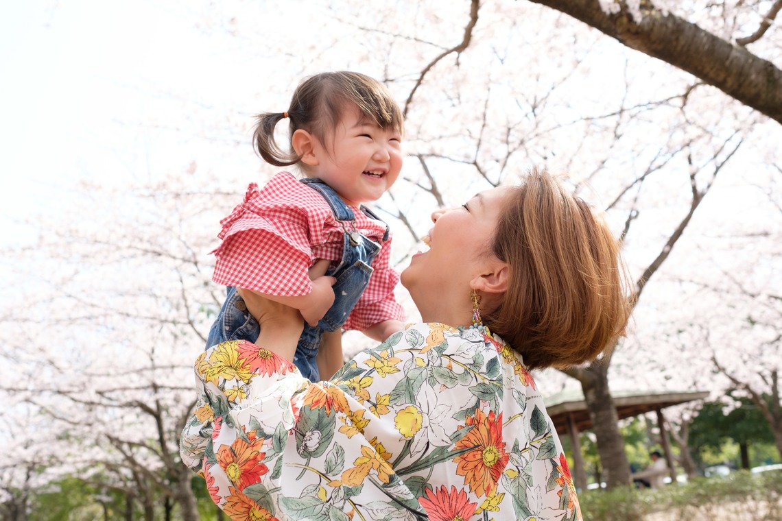 高野和希が撮影した「桜での家族フォト」の写真