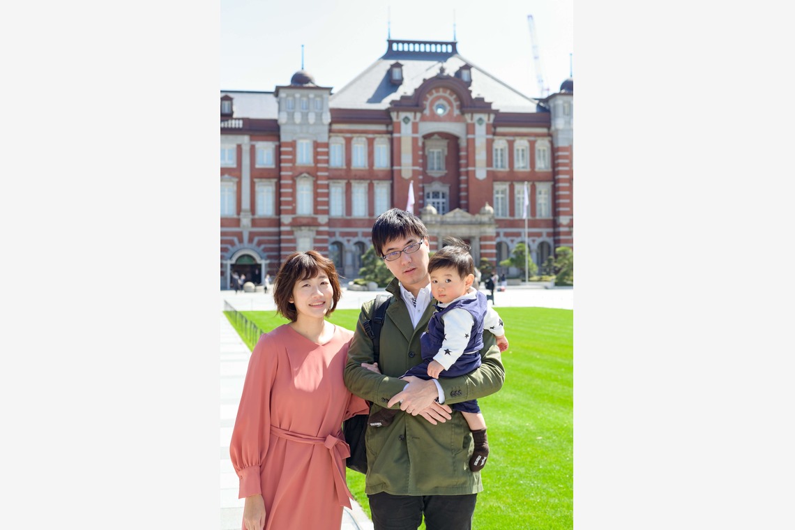 曽川拓哉が撮影した写真のアルバム「東京駅での家族写真」