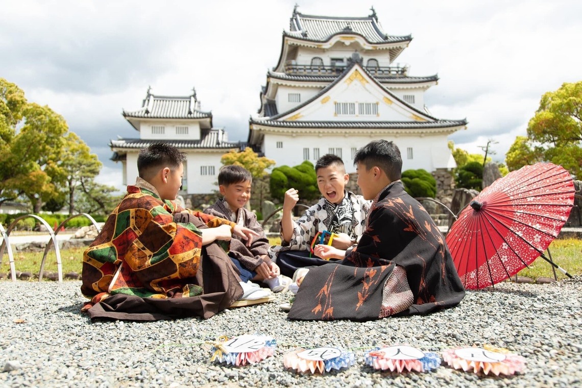 中井企画が出張撮影した家族写真(キッズ,ベビーフォト)などが写った「ハーフ成人式」の家族写真