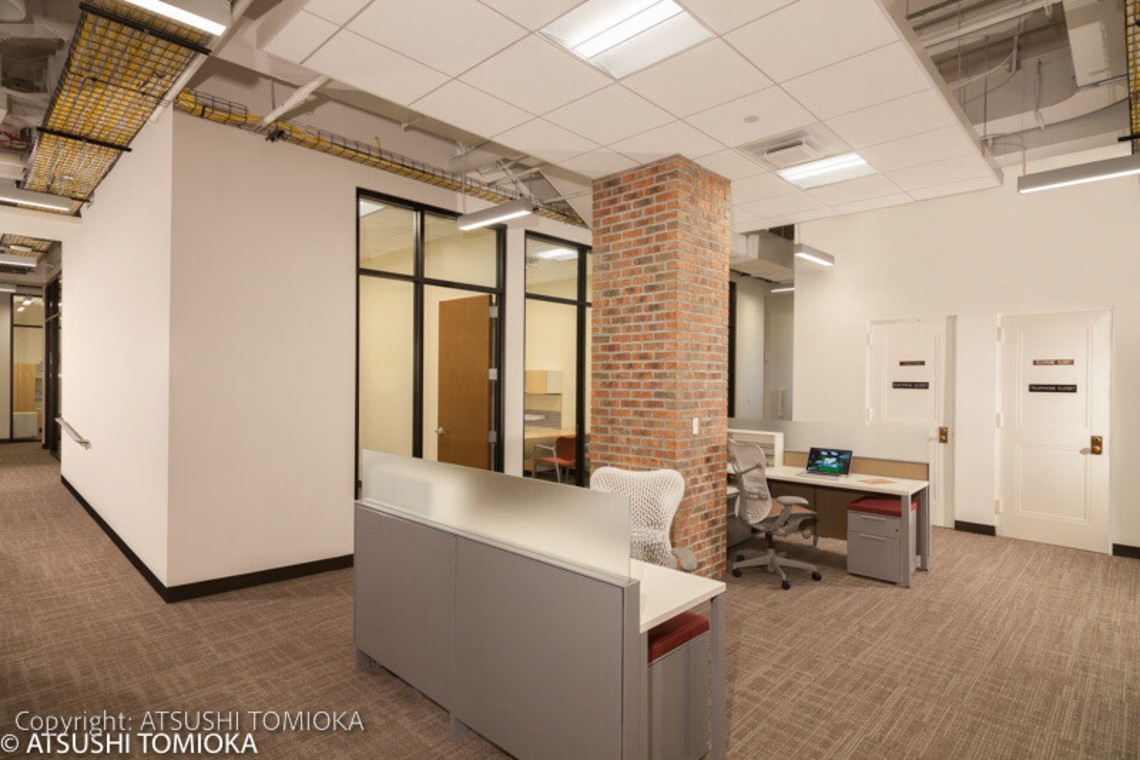 富岡敦が撮影した「ニューヨーク　ラジオ局　撮影」の写真