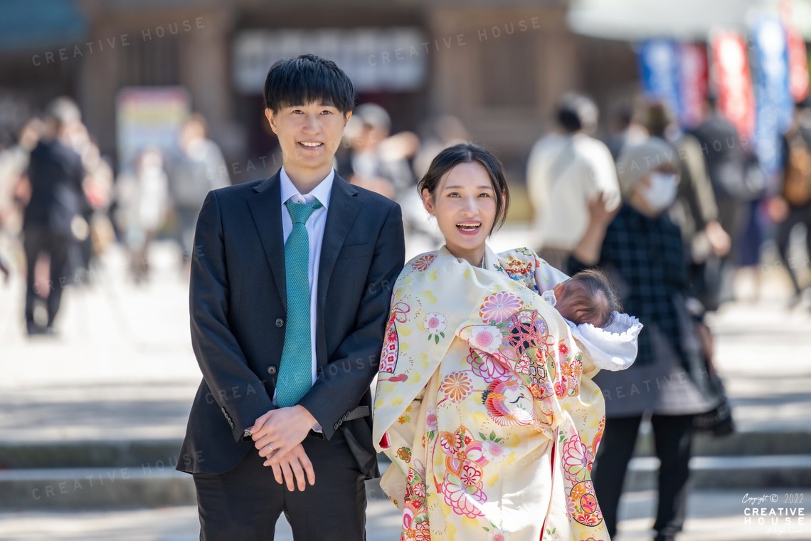 CREATIVE HOUSEが出張撮影した家族写真(キッズ,ベビーフォト)などが写った「お宮参り」の家族写真