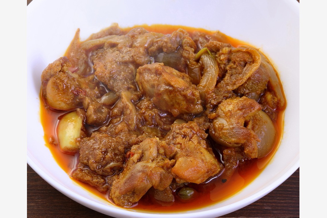 森安　照が撮影した「インド料理メニュー　カレー・ビリヤニ・ナン・チーズナン・チキン・サモサ・ビリヤニ」の写真