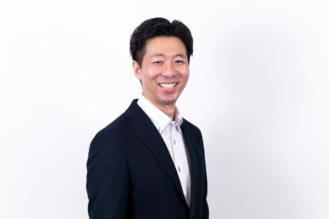 滋賀淳が撮影した写真のアルバム「プロフィール、インタビュー」