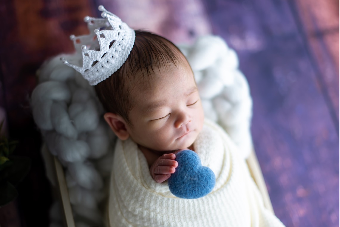 サキヤマ リエが撮影した「ホワイト系・ひつじのぬいぐるみ・男の子のニューボーンフォト 」の写真