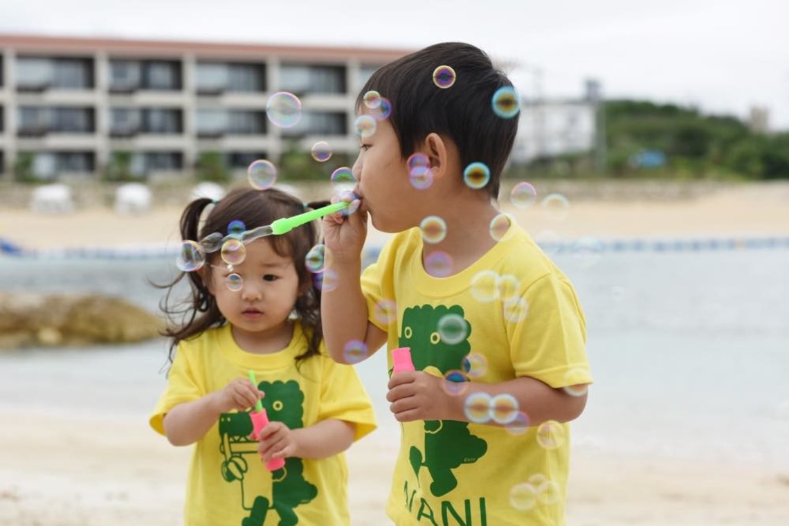 Avenir（山宮 敏明）が撮影した「ホテルで家族写真」の写真