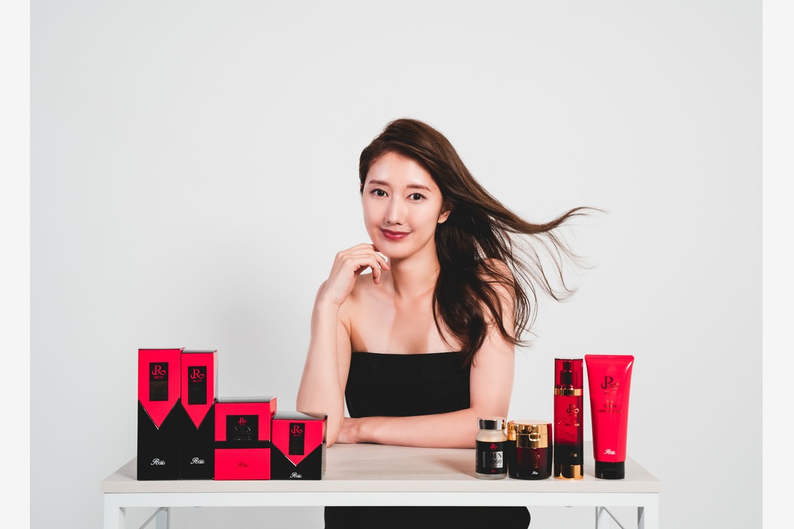 安部優吾が撮影した写真のアルバム「コスメ（モデル起用）」