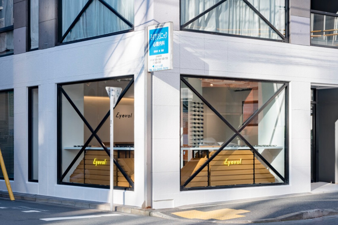 有限会社　澤田スタジオが撮影した「店舗撮影　メガネ」の写真