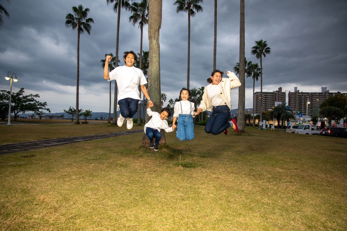 岩坪眞一郎が撮影した家族写真の出張撮影のアルバム「還暦祝い家族写真」