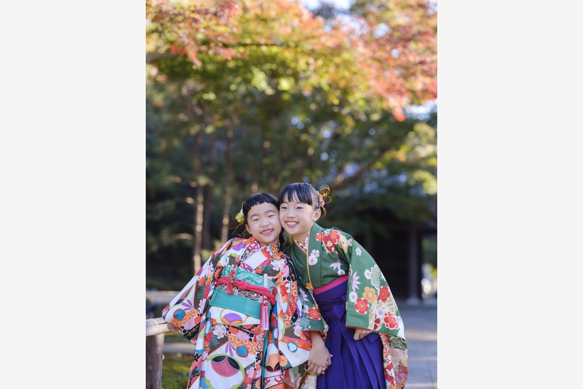 藤原和彦が出張撮影した家族写真(キッズ,ベビーフォト)などが写った「お寺さんでの七五三記念撮影」の家族写真