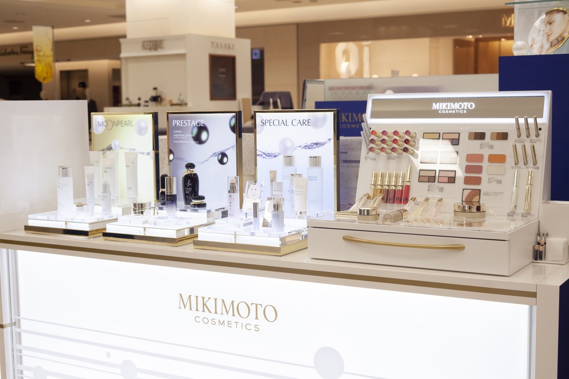 久保寺誠が撮影した「サロン」の写真