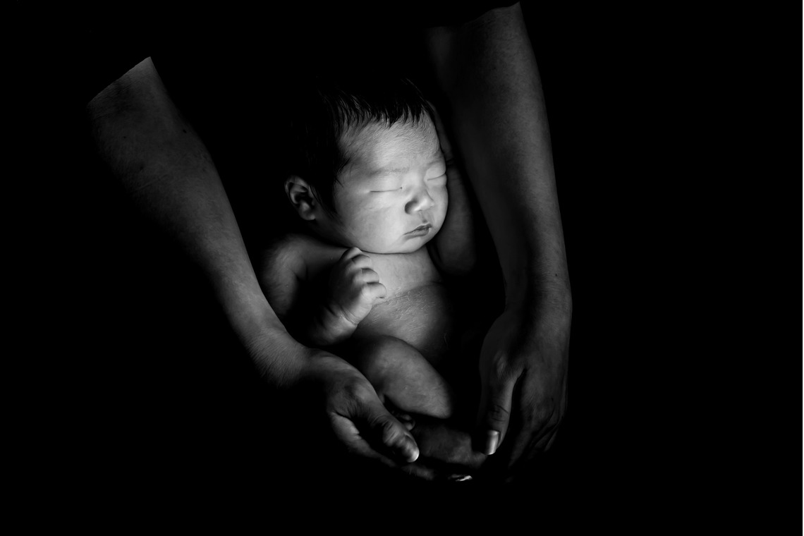 サキヤマ リエが撮影した「グレー系・ゾウのぬいぐるみ・男の子のニューボーンフォト」の写真