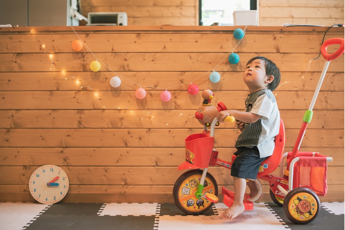 ミーチェ フォトが出張撮影した家族写真(キッズ,ベビーフォト)などが写った「一生残る一瞬を」の家族写真