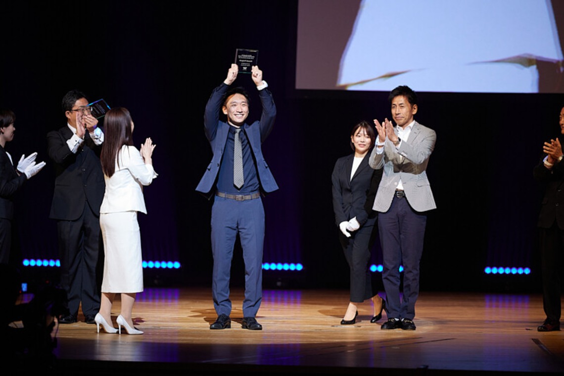 岩瀬泰治が撮影した写真のアルバム「表書式」