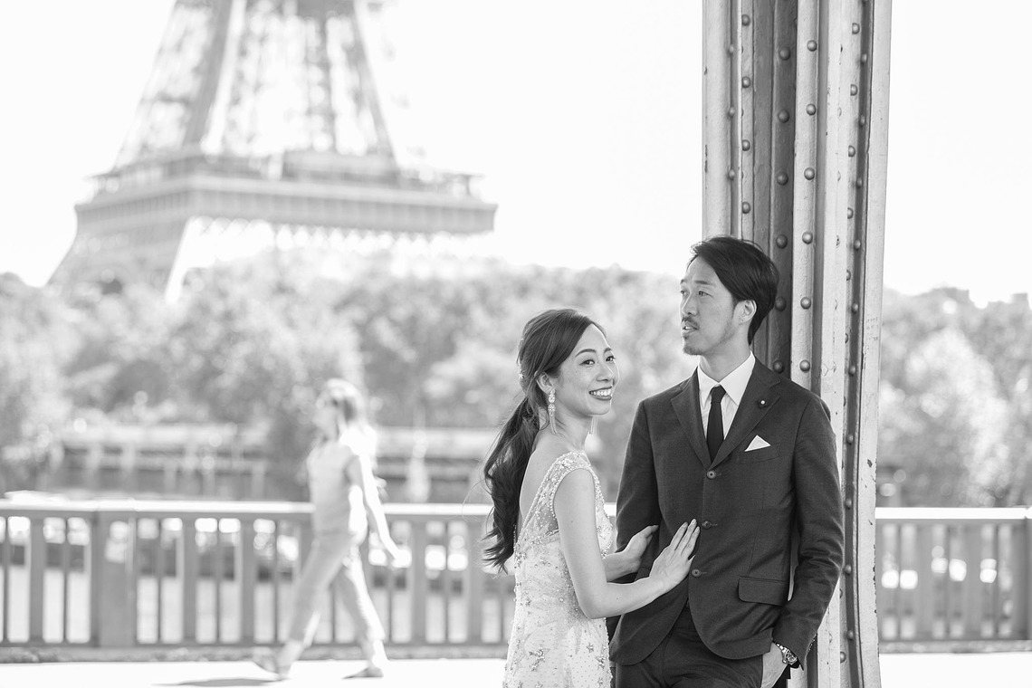 Photo of Photowedding in Paris (at Eiffel tower & Bir-Hakeim Bridge) taken by Petite Nao Photography