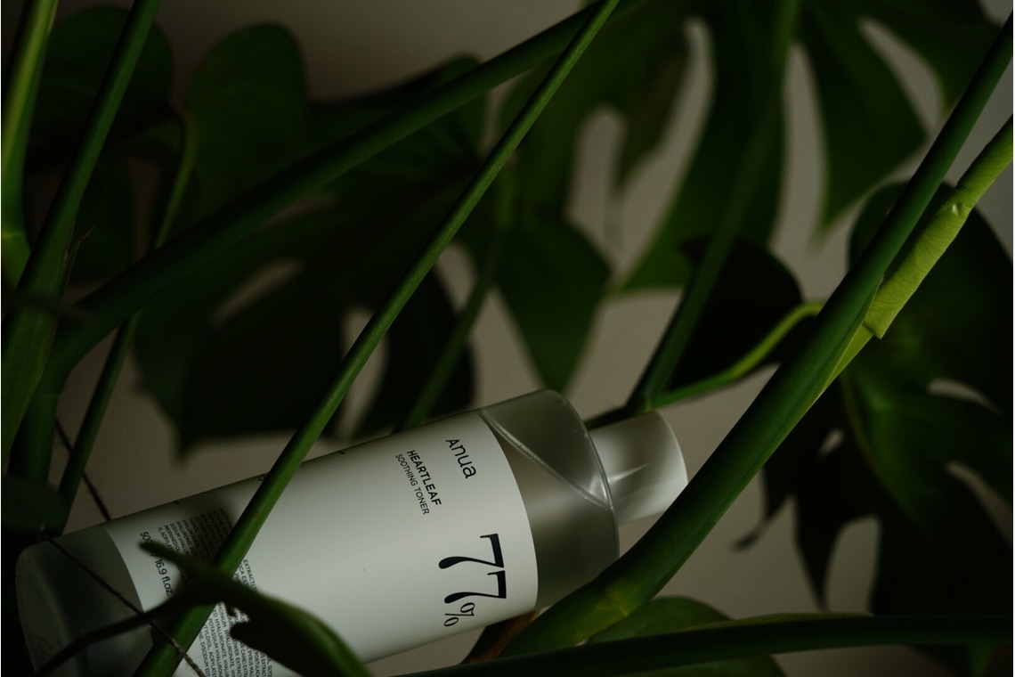 日下翔太郎が撮影した「屋内でのスキンケア商品の撮影」の写真