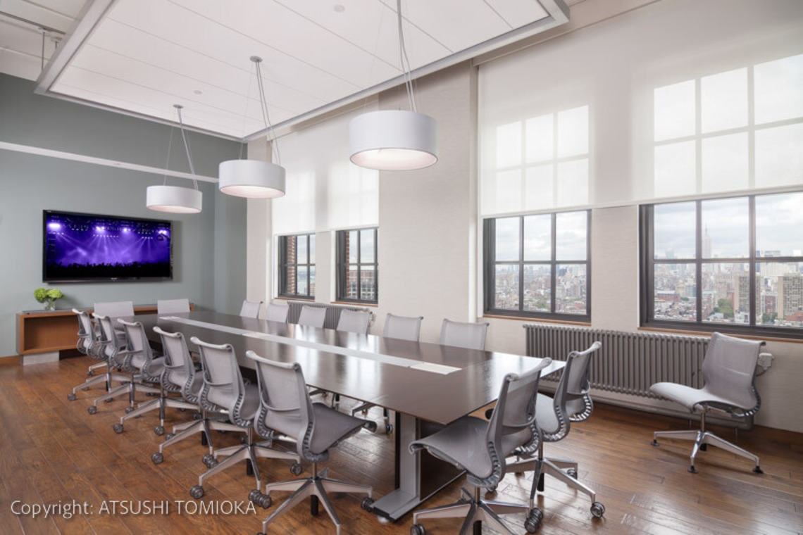 富岡敦が撮影した「ニューヨーク　ラジオ局　撮影」の写真