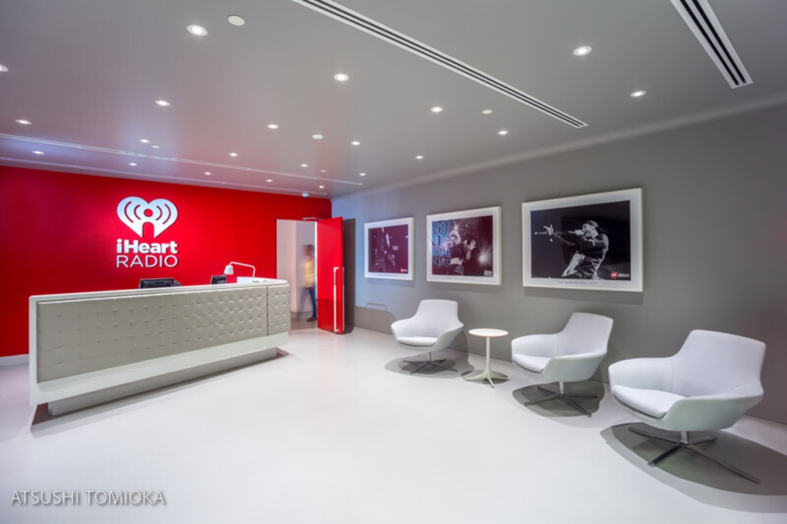 富岡敦が撮影した写真のアルバム「ニューヨーク　ラジオ局　撮影」