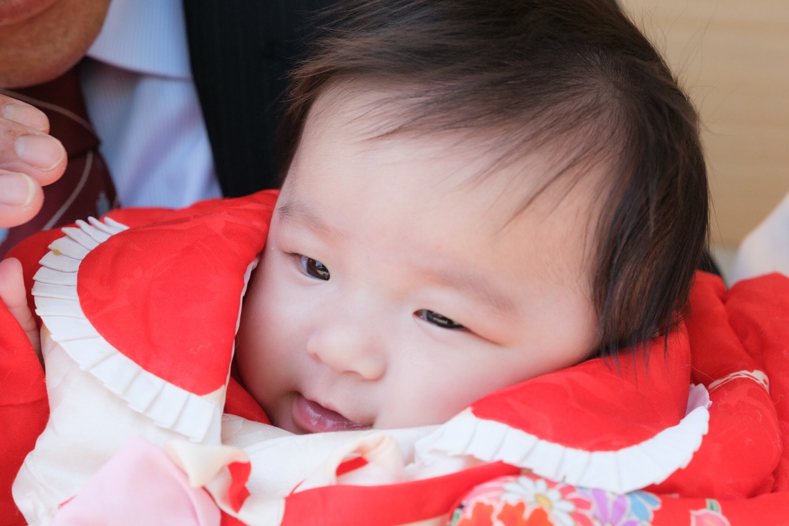 高夏写真店が出張撮影した家族写真(キッズ,ベビーフォト)などが写った「お宮参りの撮影」の家族写真