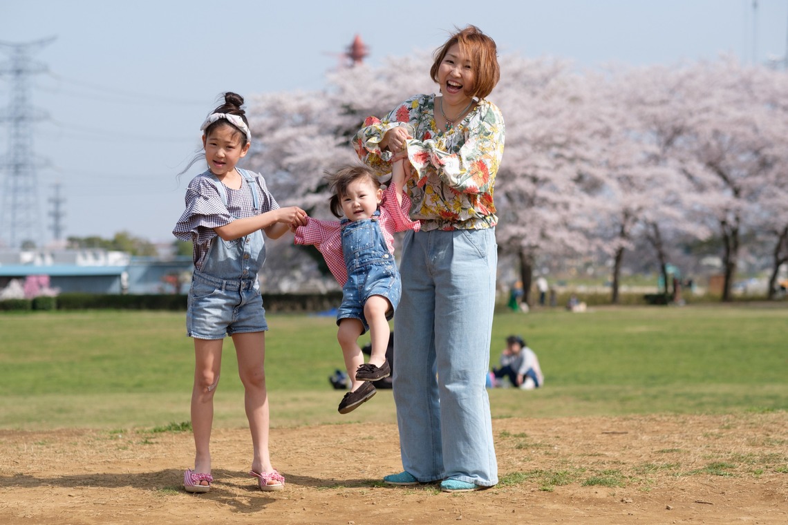 高野和希が撮影した「桜での家族フォト」の写真