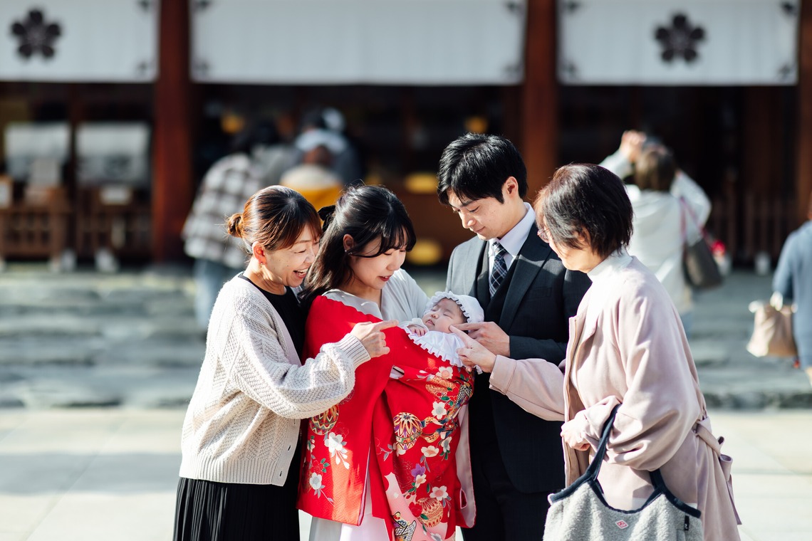 出張撮影くろさわが出張撮影した家族写真(キッズ,ベビーフォト)などが写った「お宮参り」の家族写真