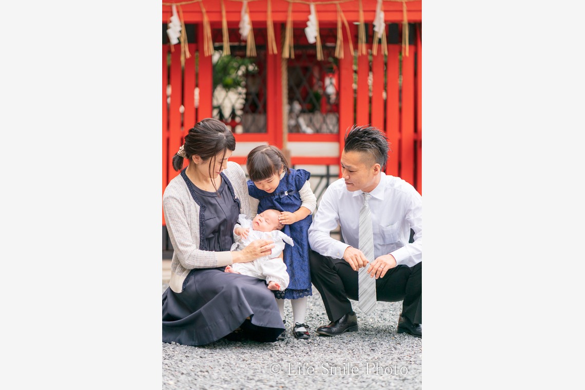 川口 武志(Life Smile Photo)が撮影した前撮り/後撮り出張撮影のアルバム「お宮参り撮影＠元祇園　梛神社」