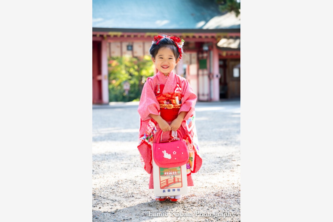 名畑文巨写真事務所が出張撮影した家族写真(キッズ,ベビーフォト)などが写った「出張撮影七五三・お宮詣り」の家族写真