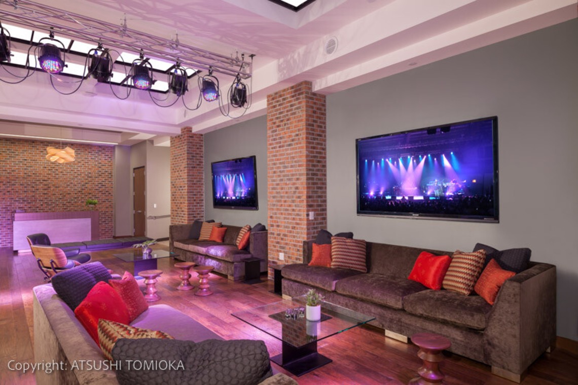 富岡敦が撮影した「ニューヨーク　ラジオ局　撮影」の写真