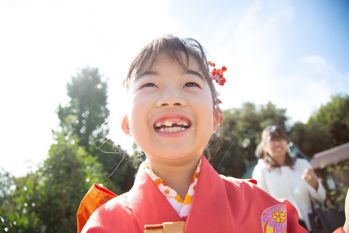 ゆのみふぉとが出張撮影した家族写真(キッズ,ベビーフォト)などが写った「七五三のお写真（人見知りの子供）」の家族写真