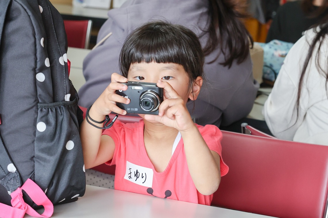 ちずカメラが撮影した「写真家　橘田龍馬さんの子供写真教室の様子」の写真