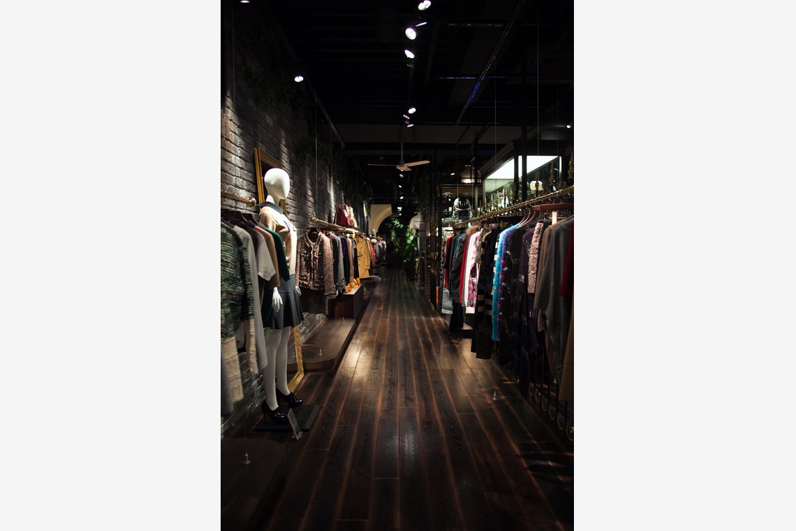 小浜守也が撮影した写真のアルバム「内観撮影」